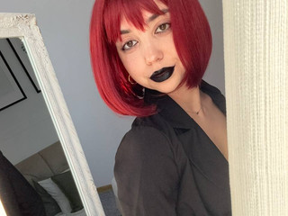 Do you like your reflection in the mirror?🥰