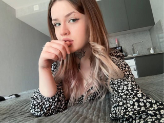 (─‿‿─)♡