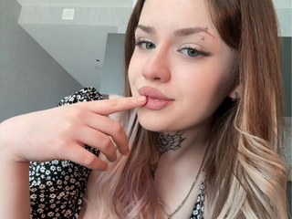 (─-‿‿─)♡