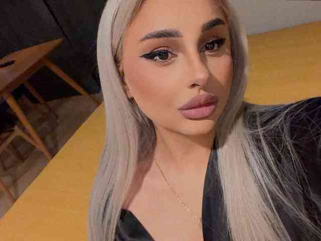 CurvyyVanessa