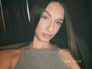 Bet You Can’t Look Away