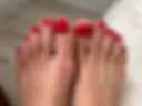 red toe nails