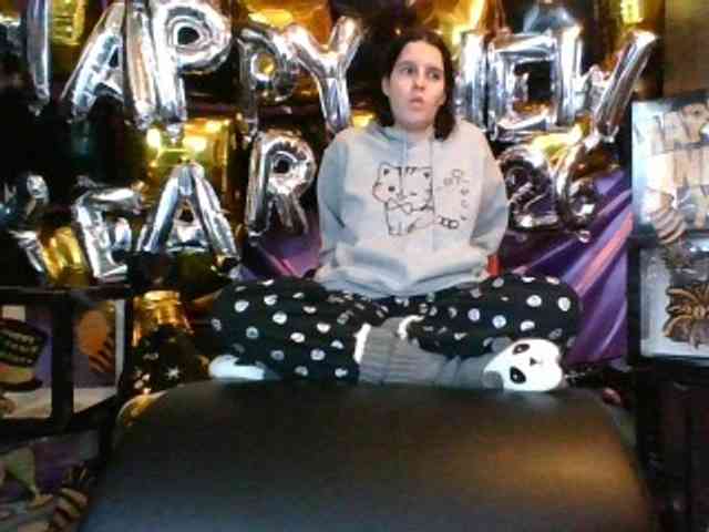 AlluringAli25 webcam