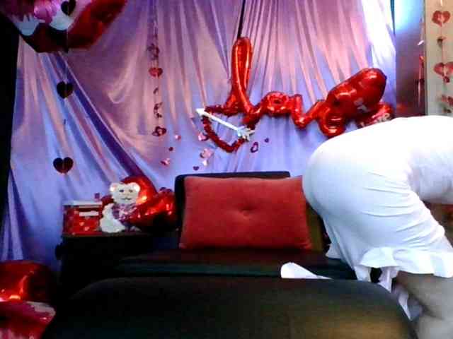 AlluringAli25 webcam