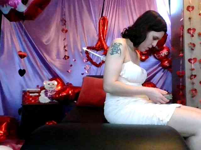 AlluringAli25 webcam