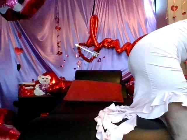 AlluringAli25 webcam