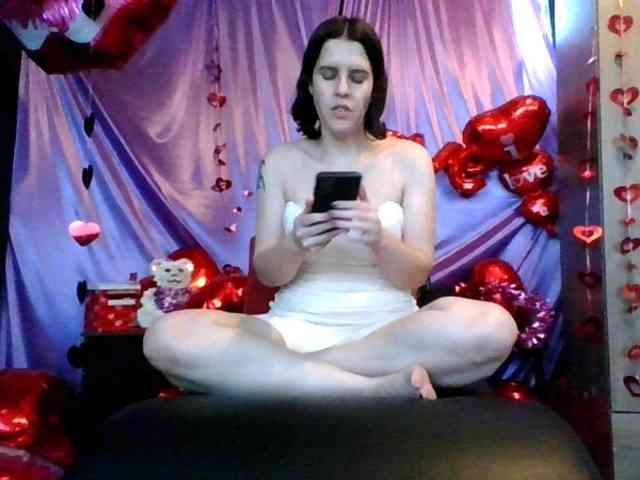 AlluringAli25 webcam