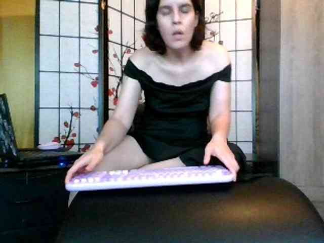 AlluringAli25 webcam