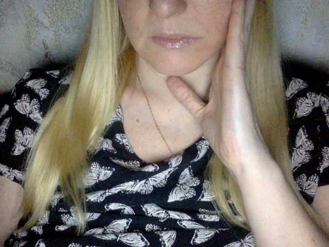 BlondyVio's BongaCams show and profile