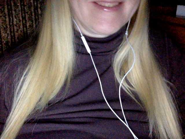 BlondyVio's BongaCams show and profile