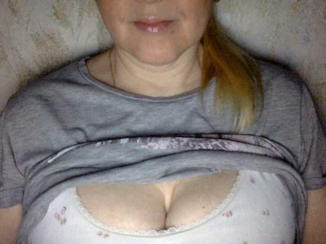 BlondyVio's BongaCams show and profile