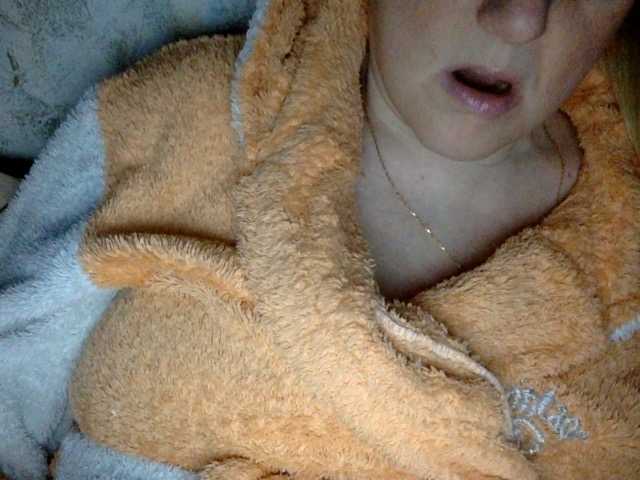 BlondyVio's BongaCams show and profile