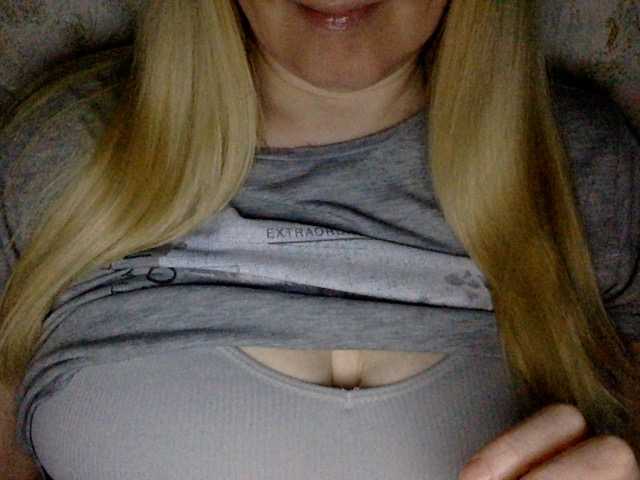 BlondyVio's BongaCams show and profile