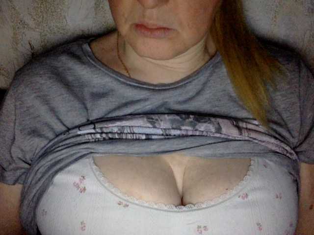 BlondyVio's BongaCams show and profile