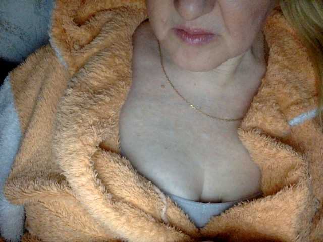 BlondyVio's BongaCams show and profile