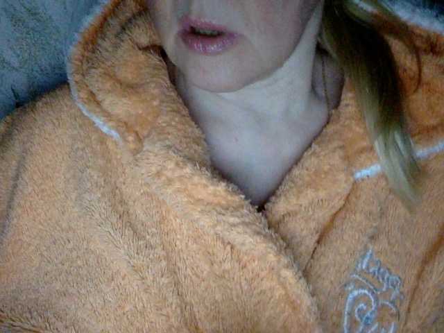 BlondyVio's BongaCams show and profile