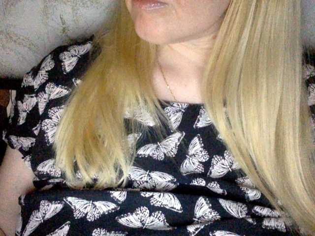 BlondyVio's BongaCams show and profile