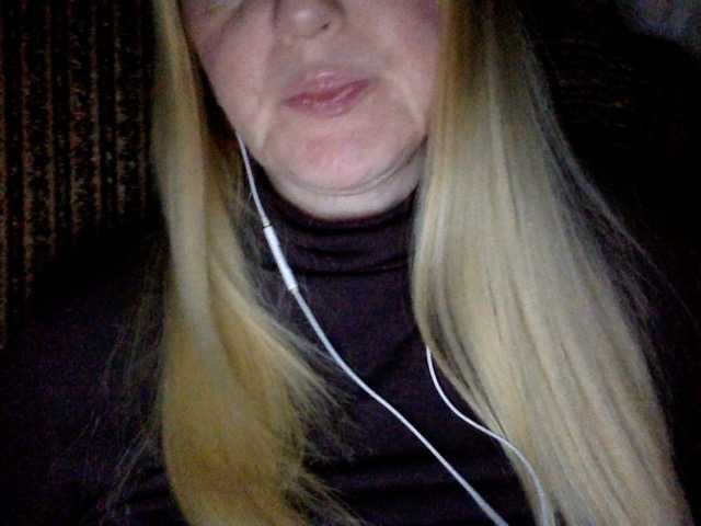 BlondyVio's BongaCams show and profile