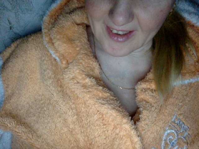 BlondyVio's BongaCams show and profile