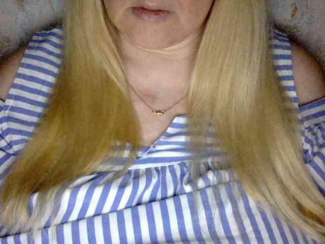 BlondyVio webcam