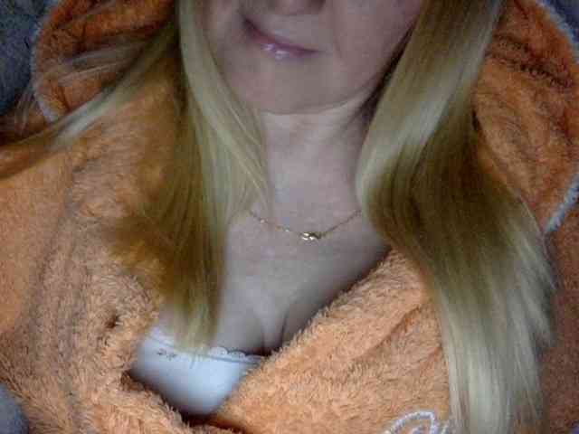 BlondyVio webcam