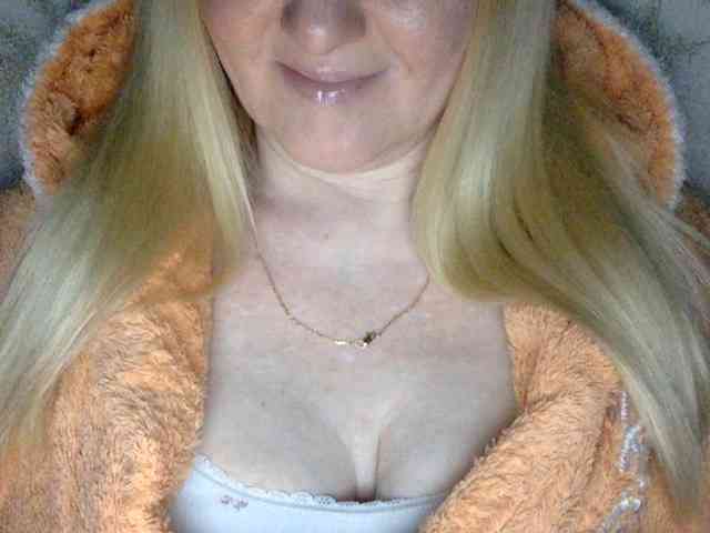 BlondyVio webcam