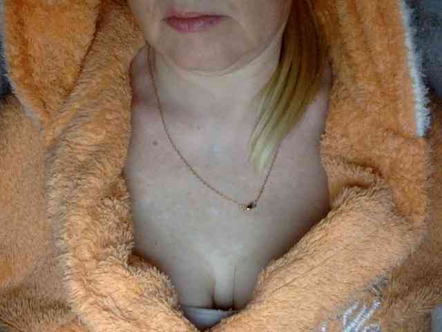 BlondyVio webcam