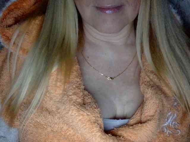 BlondyVio webcam