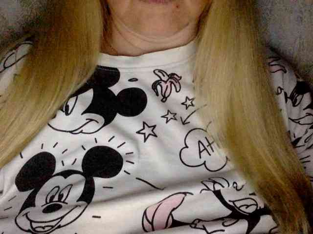 BlondyVio webcam