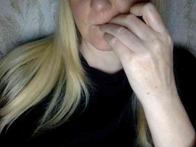 BlondyVio webcam