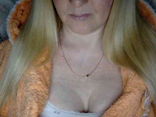 BlondyVio webcam