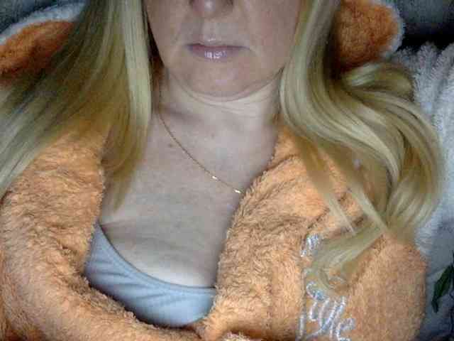 BlondyVio webcam