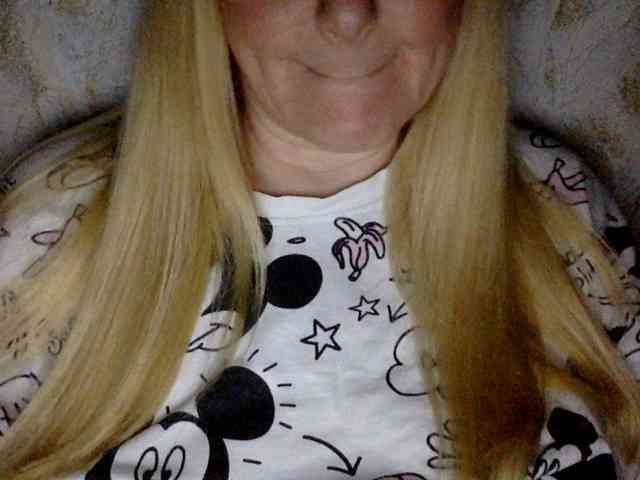 BlondyVio webcam