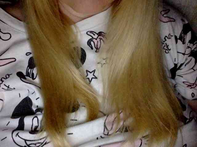 BlondyVio webcam