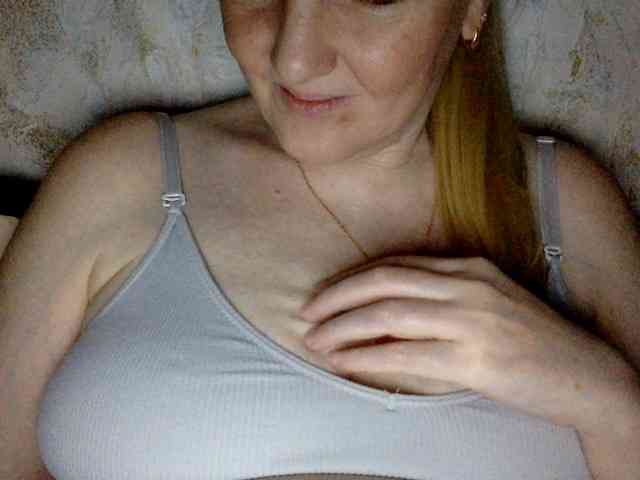 BlondyVio webcam