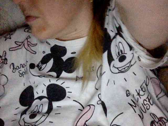 BlondyVio webcam