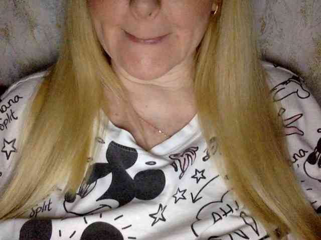 BlondyVio webcam