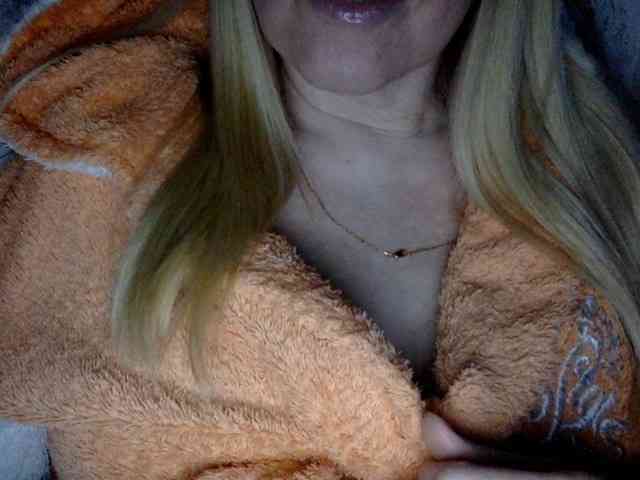 BlondyVio webcam