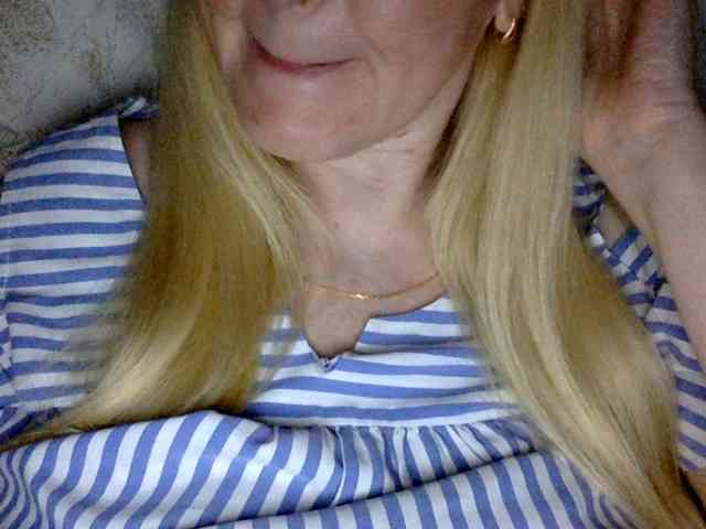 BlondyVio webcam