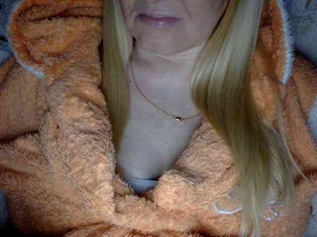 BlondyVio webcam