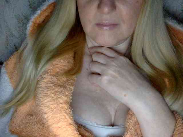 BlondyVio webcam