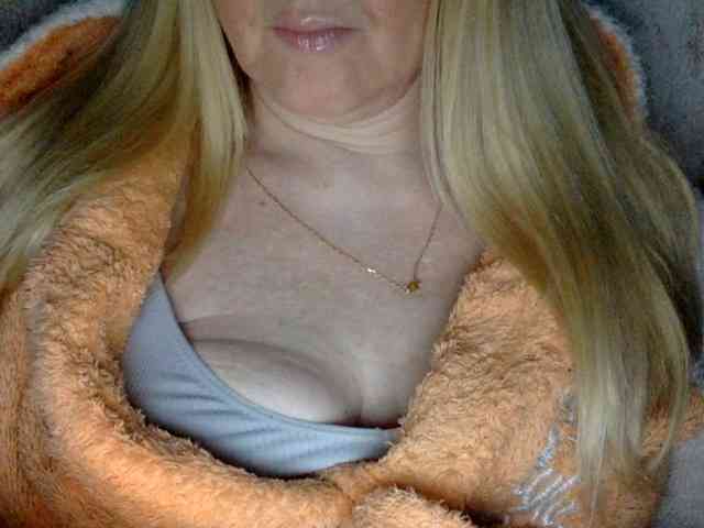 BlondyVio webcam