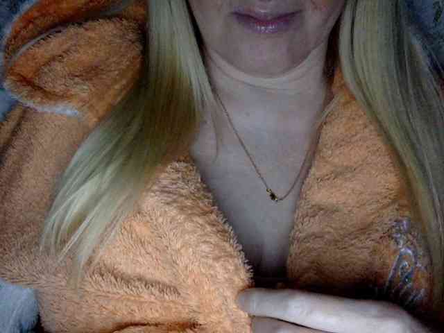 BlondyVio webcam