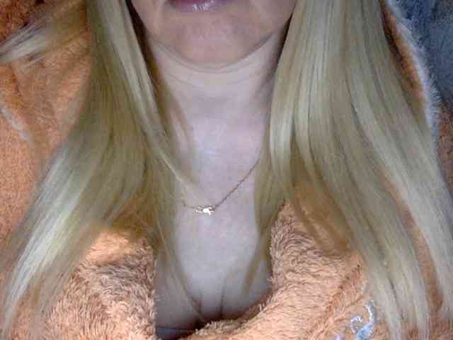 BlondyVio webcam
