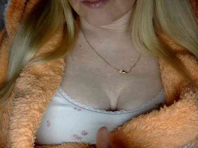 BlondyVio webcam
