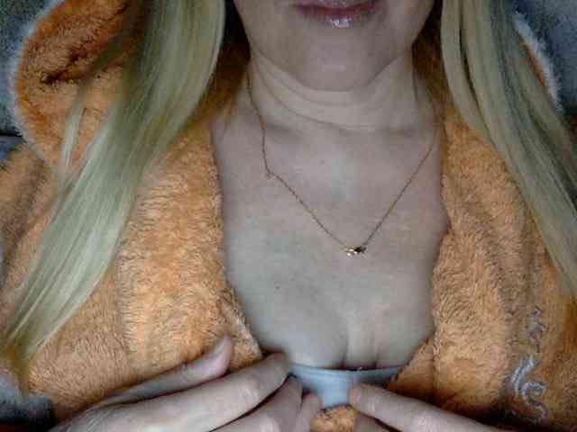 BlondyVio webcam