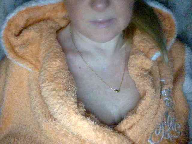 BlondyVio webcam