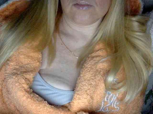 BlondyVio webcam