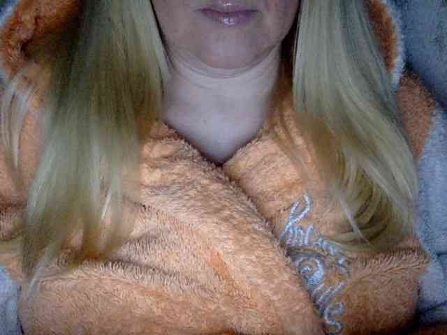 BlondyVio webcam
