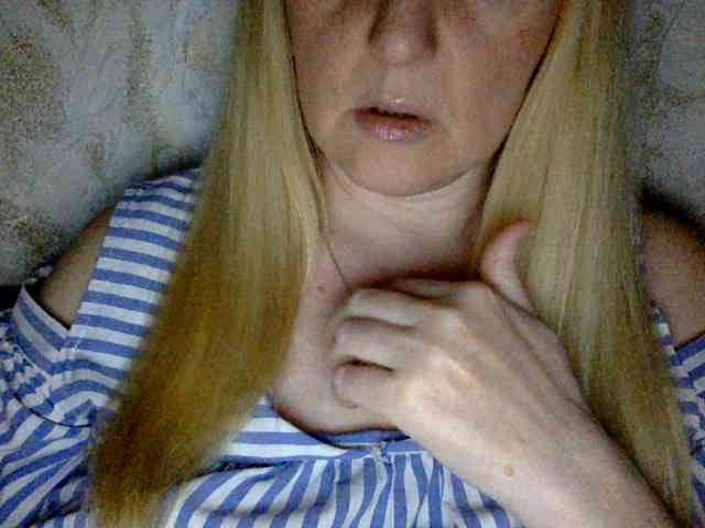 BlondyVio webcam